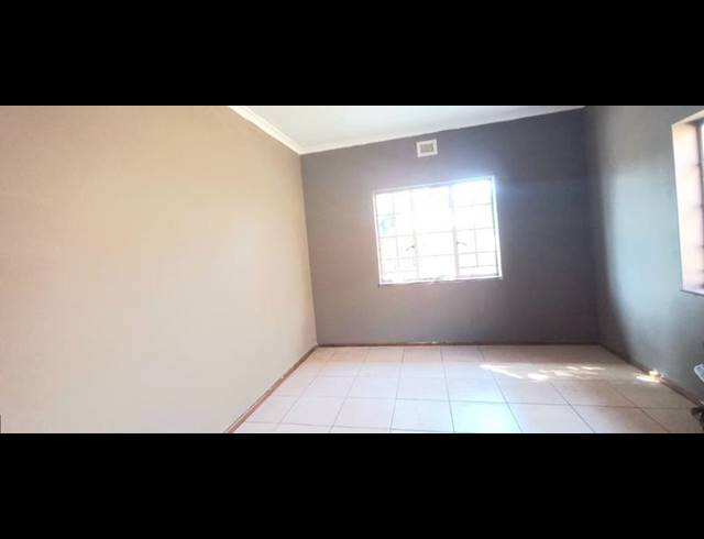 3 BEDROOM HOUSE FOR SALE IN MONTCLAIR